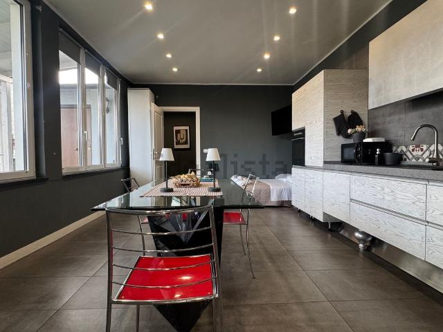 Locale in affitto di 114 m² in Via Firenze, 38