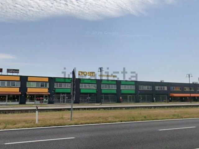 Locale in affitto di 1150 m² in Viale Venezia, 23