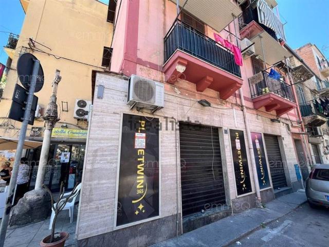 Locale in affitto di 115 m² in Via Villagrazia, 1
