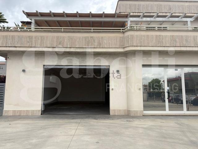 Locale in affitto di 115 m² in Via Carroceto, 223