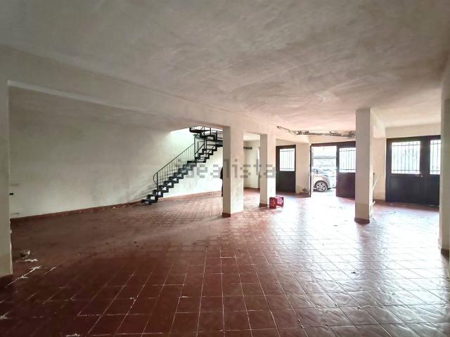 Locale in affitto di 115 m² in Via Loreto Balatelle