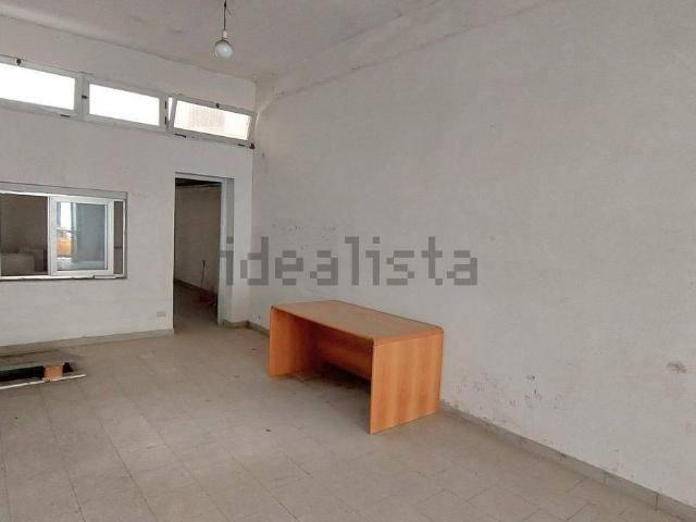 Locale in affitto di 115 m² in Via S. Caterina