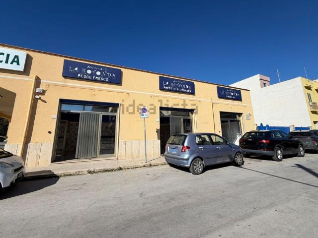 Locale in affitto di 115 m² in Via Salso