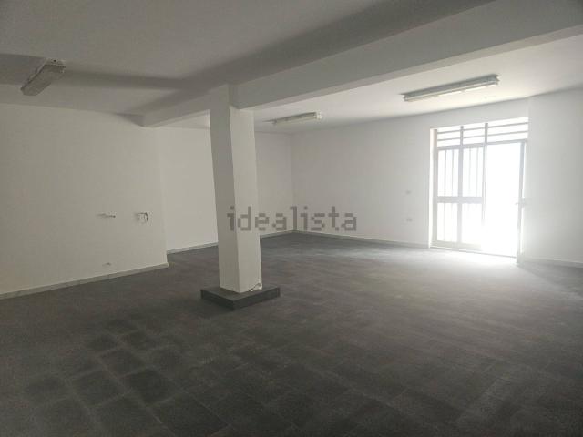 Locale in affitto di 115 m² in Via Vincenzo Bellini