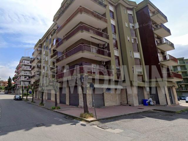 Locale in affitto di 115 m² in Piazza Alcide de Gasperi, 47