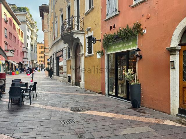 Locale in affitto di 117 m² in Via delle Orne, 28