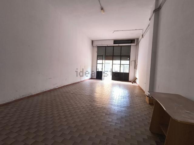 Locale in affitto di 118 m² in Via Adua