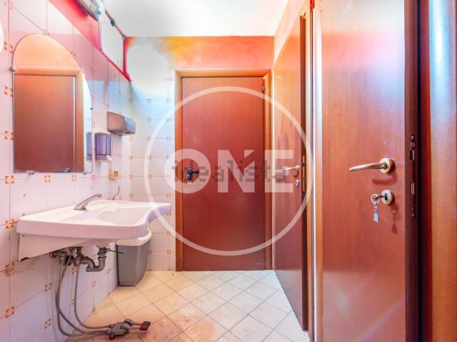 Locale in affitto di 118 m² in Via Guardia Piemontese, 134
