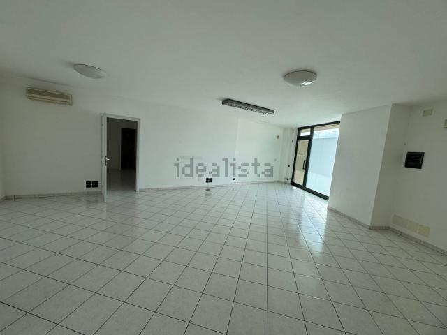 Locale in affitto di 118 m² in Via Filippo Mannocchi Tornabuoni