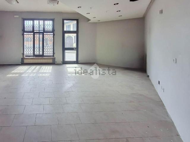 Locale in affitto di 118 m² in Piazza Cavour, 3