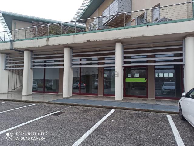 Locale in affitto di 1197 m² in Via ROMA