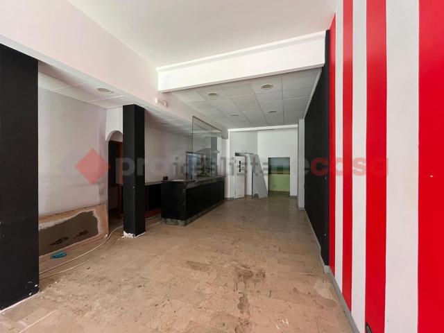 Locale in affitto di 119 m² in Via Gaetano Donizetti