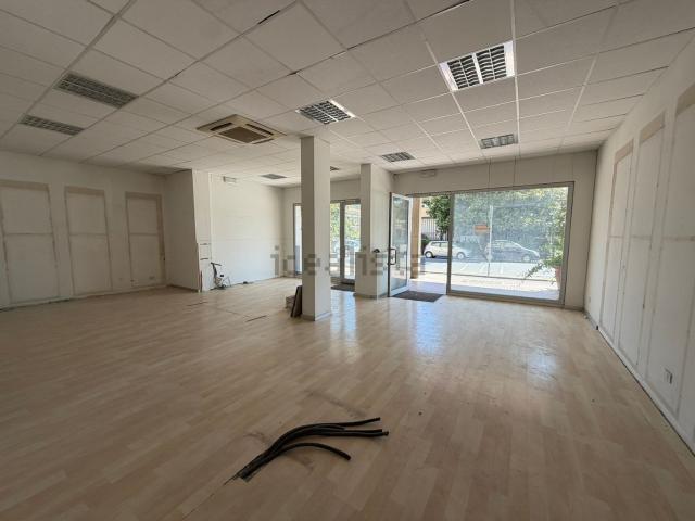 Locale in affitto di 119 m² in Via Roma