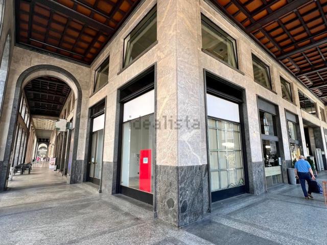 Locale in affitto di 119 m² in Piazza Monte Grappa, 4