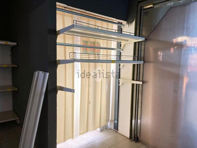 Locale in affitto di 1200 m² in Piazza Giovanni Amendola