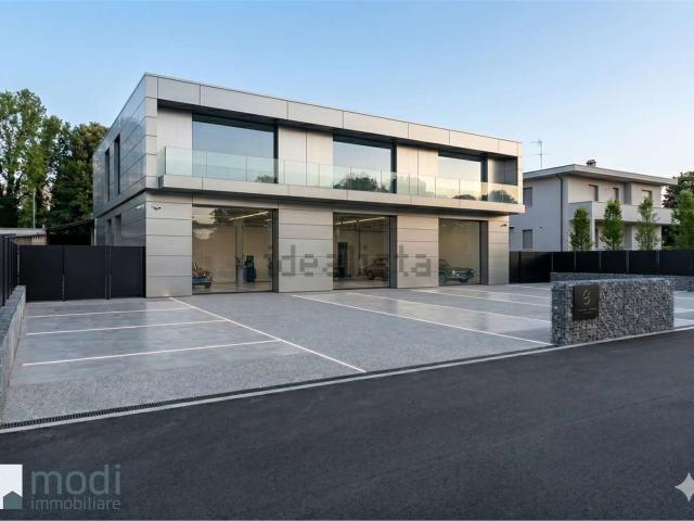 Locale in affitto di 1200 m² in Via Milano, 29