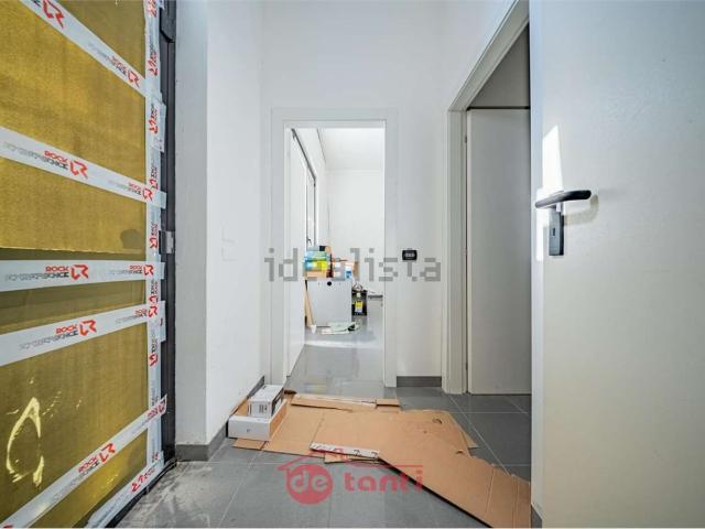 Locale in affitto di 1200 m² in Via Spluga