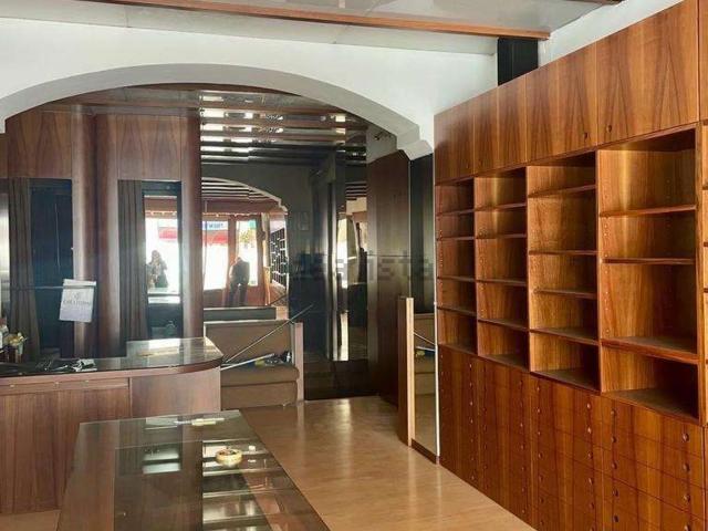 Locale in affitto di 120 m²