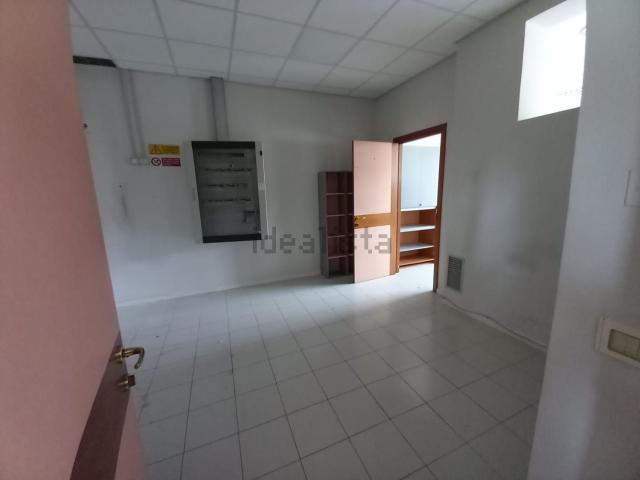 Locale in affitto di 120 m²