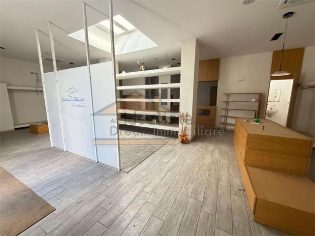 Locale in affitto di 120 m²