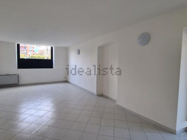 Locale in affitto di 120 m²