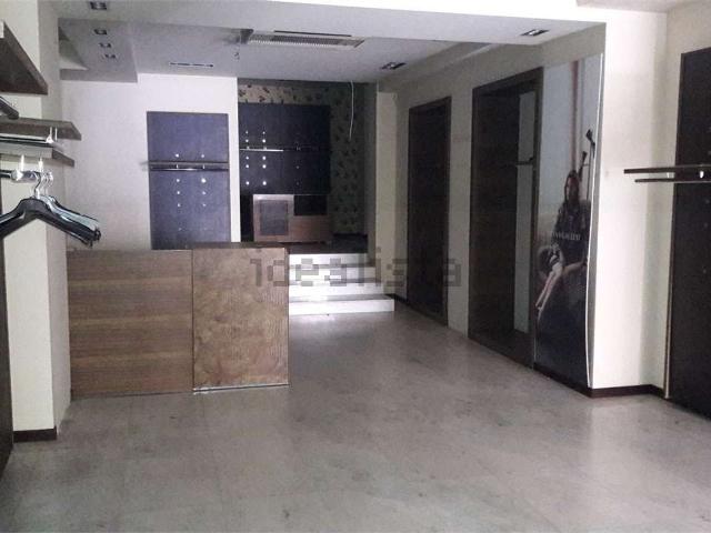 Locale in affitto di 120 m²