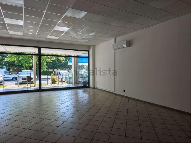 Locale in affitto di 120 m²