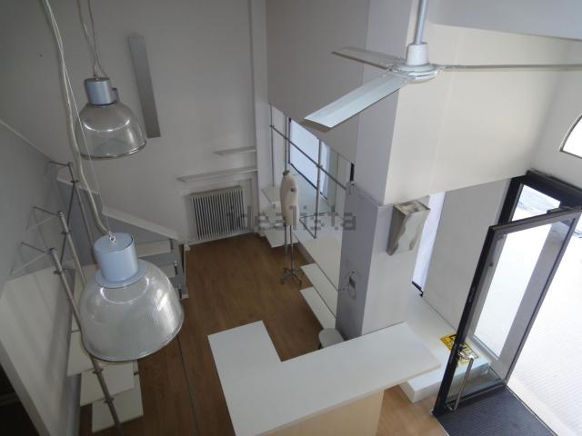 Locale in affitto di 120 m² in Via Cap. G. Sella, 10