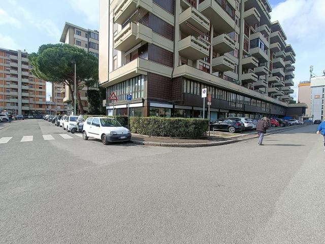 Locale in affitto di 120 m² in Via Cesare Lombroso, 3