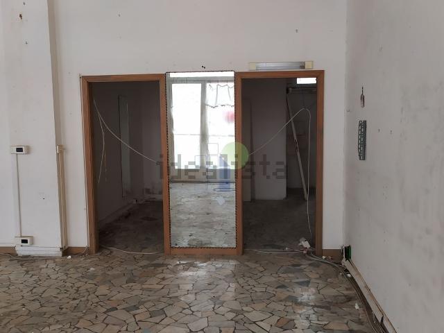 Locale in affitto di 120 m² in Via Claudio Cogorano, 10