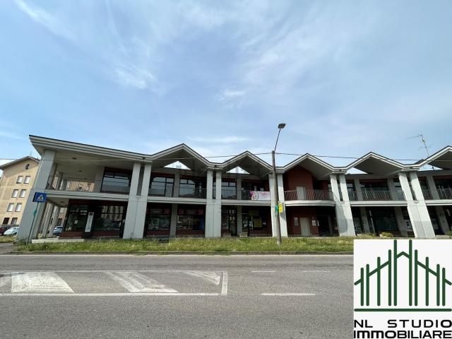 Locale in affitto di 120 m² in Via A. Aleardi