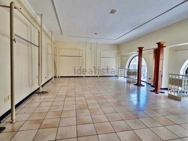 Locale in affitto di 120 m² in Via Antonino di Sangiuliano, 273