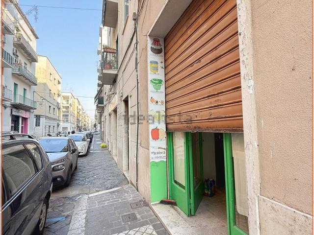 Locale in affitto di 120 m² in Via Angelo Rubino