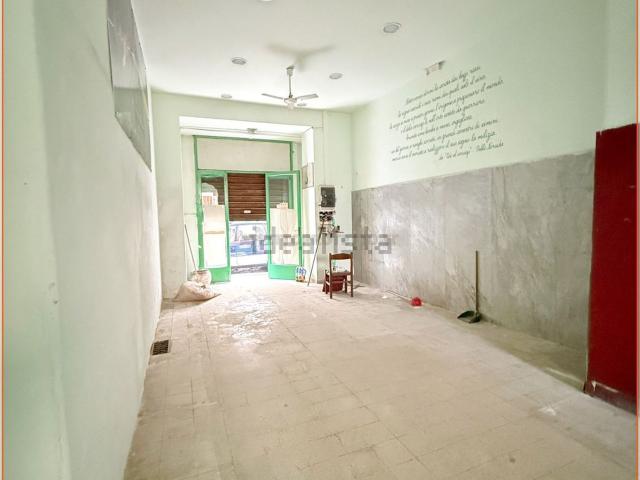 Locale in affitto di 120 m² in Via Angelo Rubino