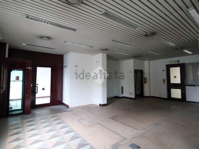Locale in affitto di 120 m² in Via Alessandro Volta