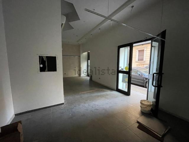 Locale in affitto di 120 m² in Via Armellini
