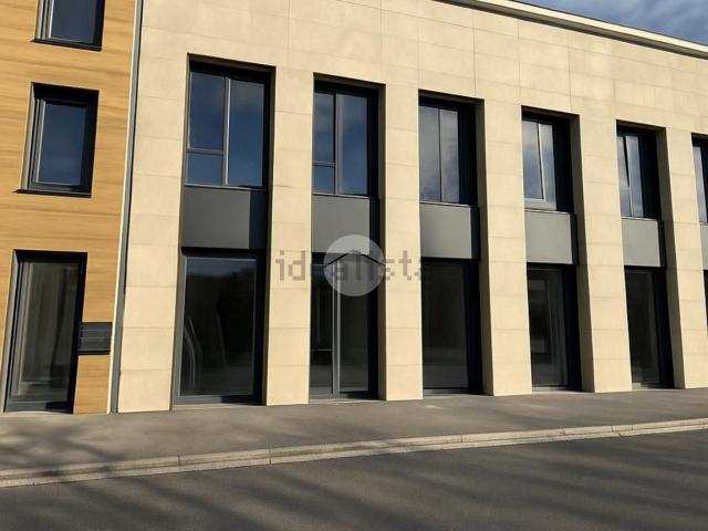Locale in affitto di 120 m² in Via G. Marconi, 42