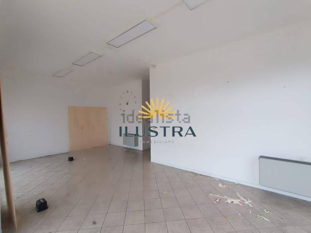 Locale in affitto di 120 m² in Via Galileo Galilei, 82