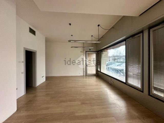 Locale in affitto di 120 m² in Via Giorgione, 16