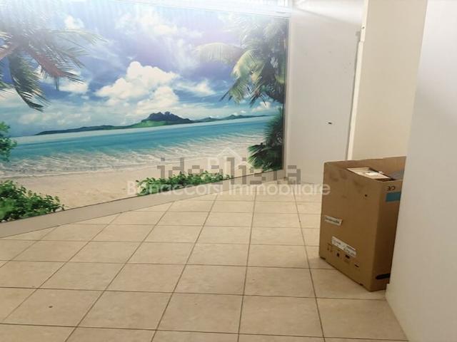 Locale in affitto di 120 m² in Via Giovanni Gentile