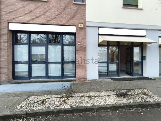 Locale in affitto di 120 m² in Via Giovanni Treccani