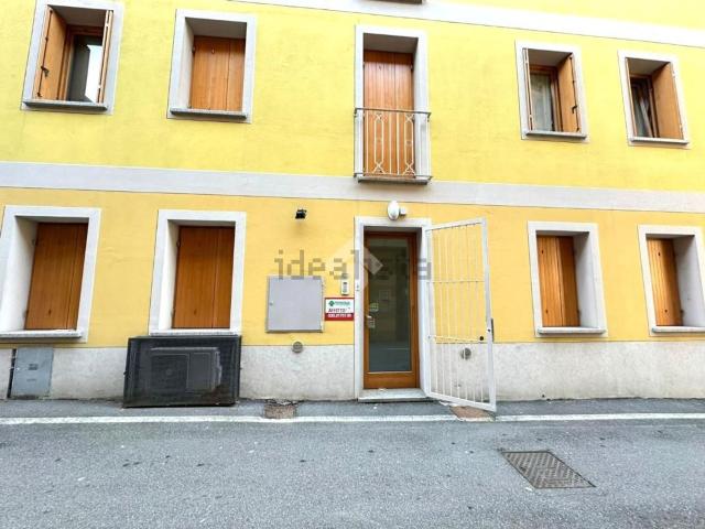 Locale in affitto di 120 m² in Via Guadagnini, 8