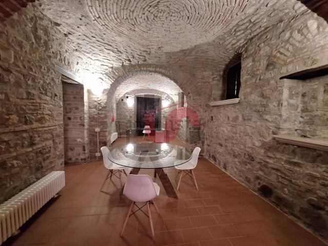 Locale in affitto di 120 m² in Via Damaso