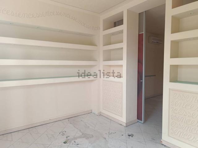 Locale in affitto di 120 m² in Via dei Castelli, 3