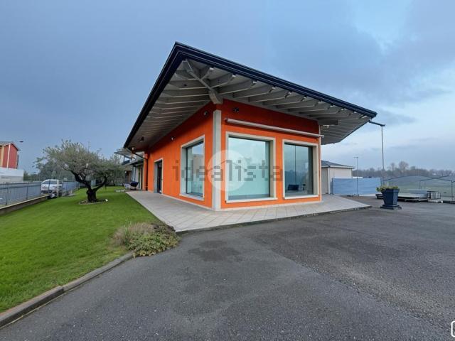 Locale in affitto di 120 m² in Via Desio, 17