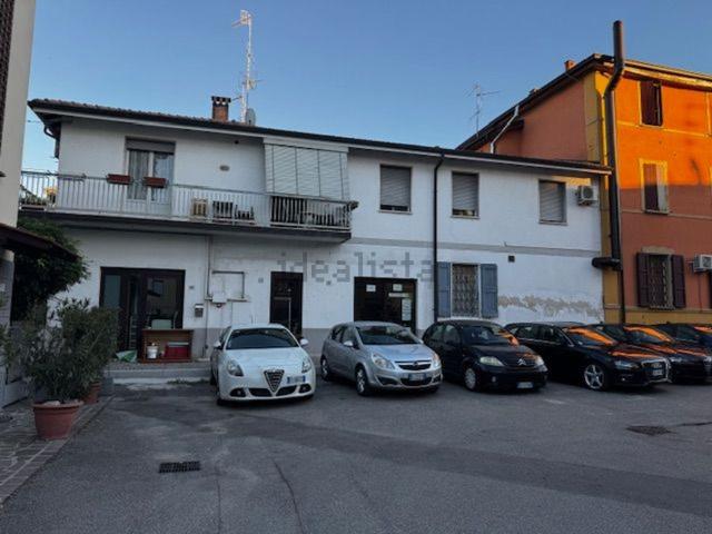 Locale in affitto di 120 m² in Via Emilia, 99