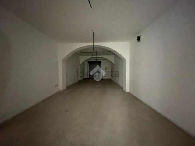 Locale in affitto di 120 m² in Via Entella