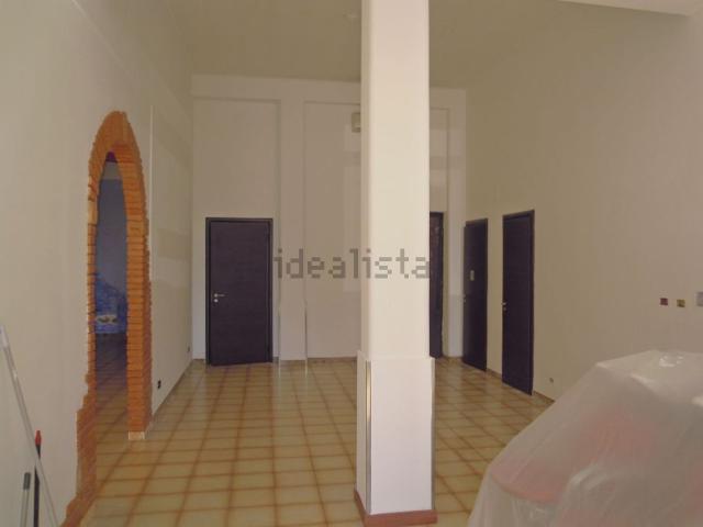 Locale in affitto di 120 m² in Via Enrico Berlinguer