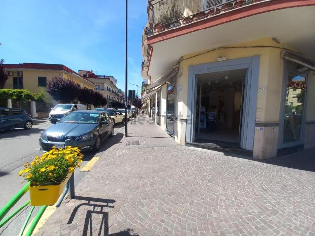 Locale in affitto di 120 m² in Via Ercole Cantone, 87