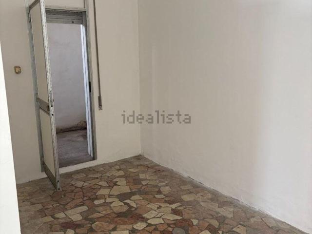 Locale in affitto di 120 m² in Via Europa, 34